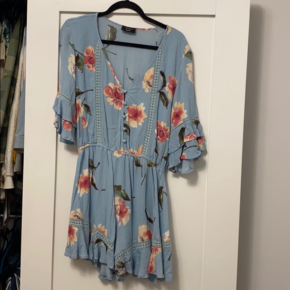 Light blue floral 3/4 sleeve romper !